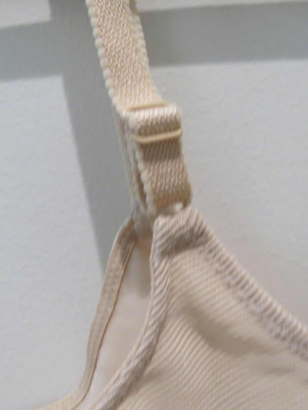 WACOAL Visual Effects Minimizer Bra in Sand Size 36C Neutral Minimalist - Picture 11 of 12